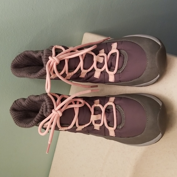 Cheeks Fitbody Ankle Sneaker/Hiker Boot. BNWT. Never worn. - Picture 5 of 10
